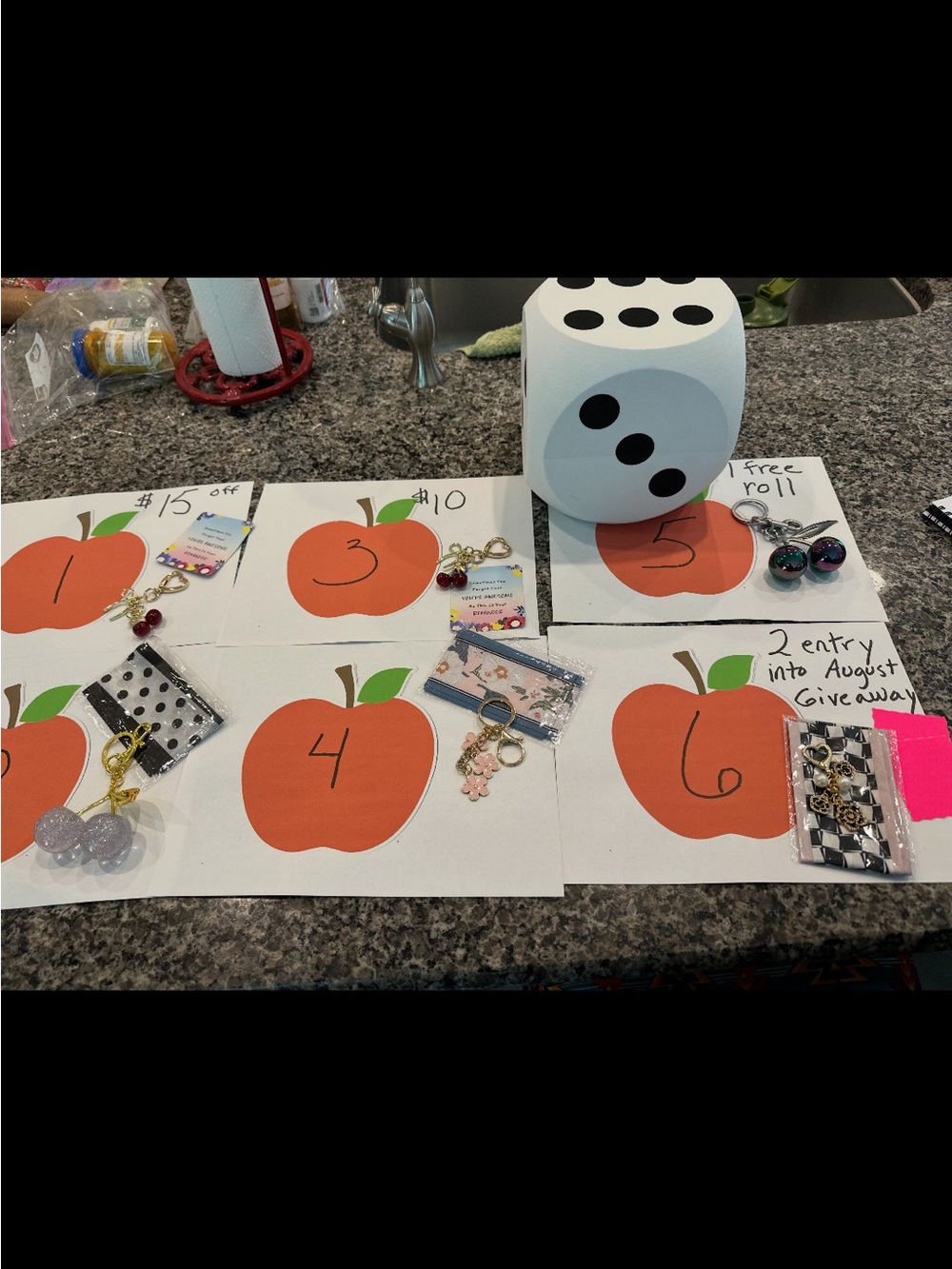 August 1 Givvy’s 🍏🎲❤️Prize = Number rolled on🎲See picture of prizes🎉🍏🍎 - Picture 2 of 2